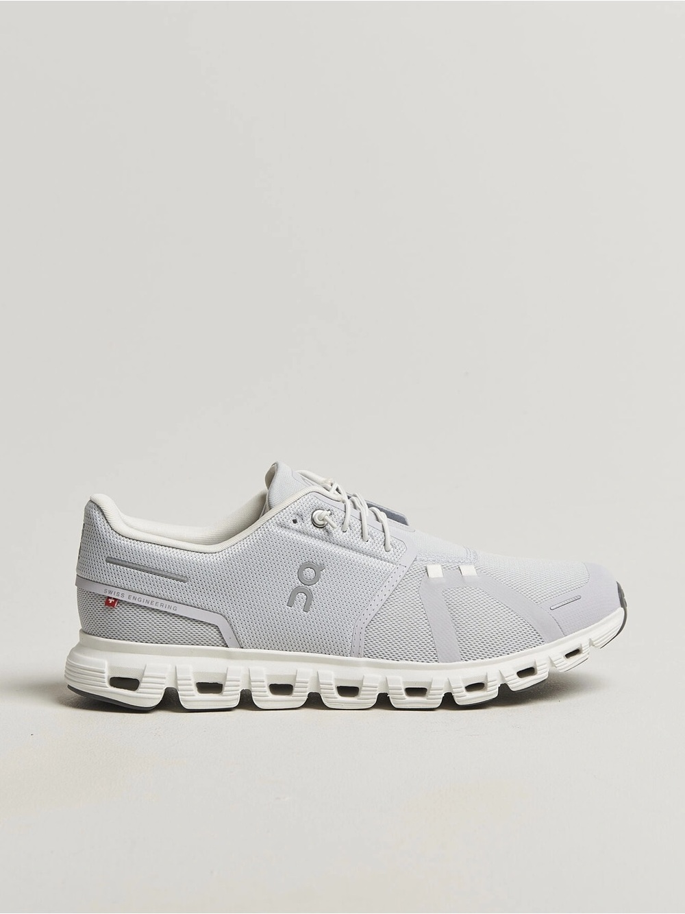 ON Running Cloud 6 Sneaker in Glacier/White size 10 New in Box